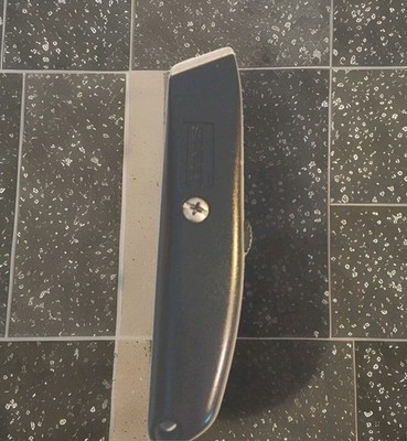 STANLEY Retractable Blade Utility Knife Box Cutter USA. Black And Silver 