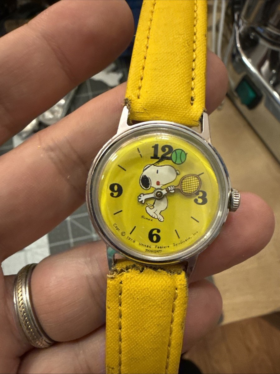 1958c 1970s Timex Snoopy Tennis Yellow MYSTERY BALL wristwatch Vintage  working