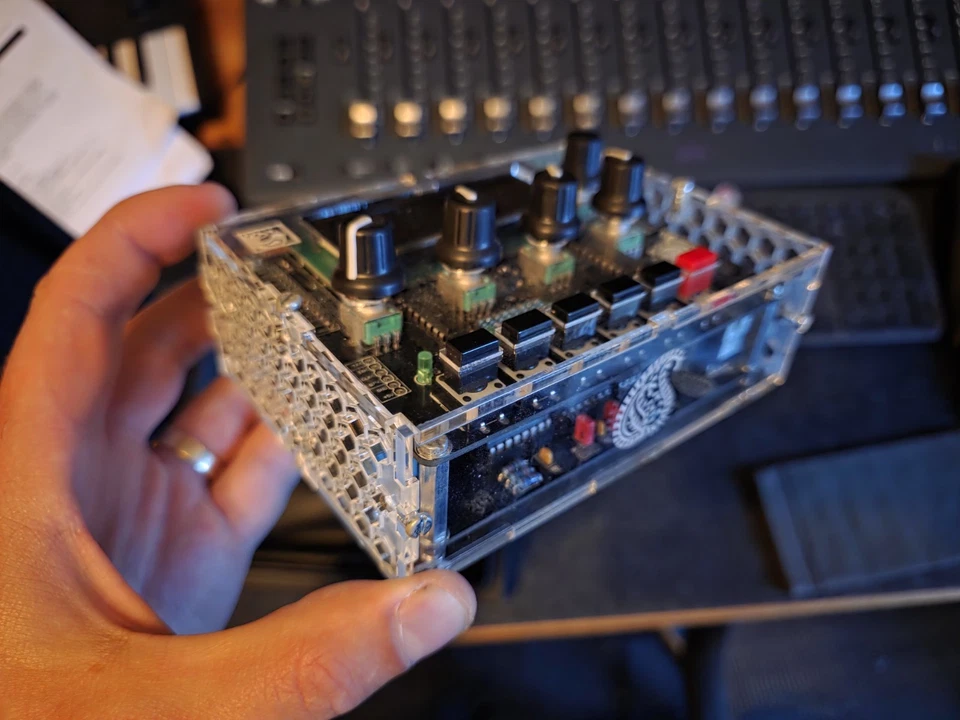 Mutable Instruments Shruthi Desktop Synthesizer (SMR4 MkII filter) MINT - Image 2 of 4