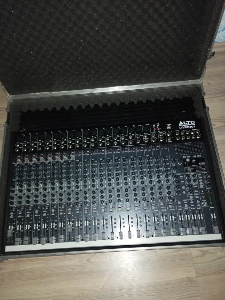 Mischpult Alto Professional LIVE2404 inkl. 2 Boxen (Versandkosten noch unklar)