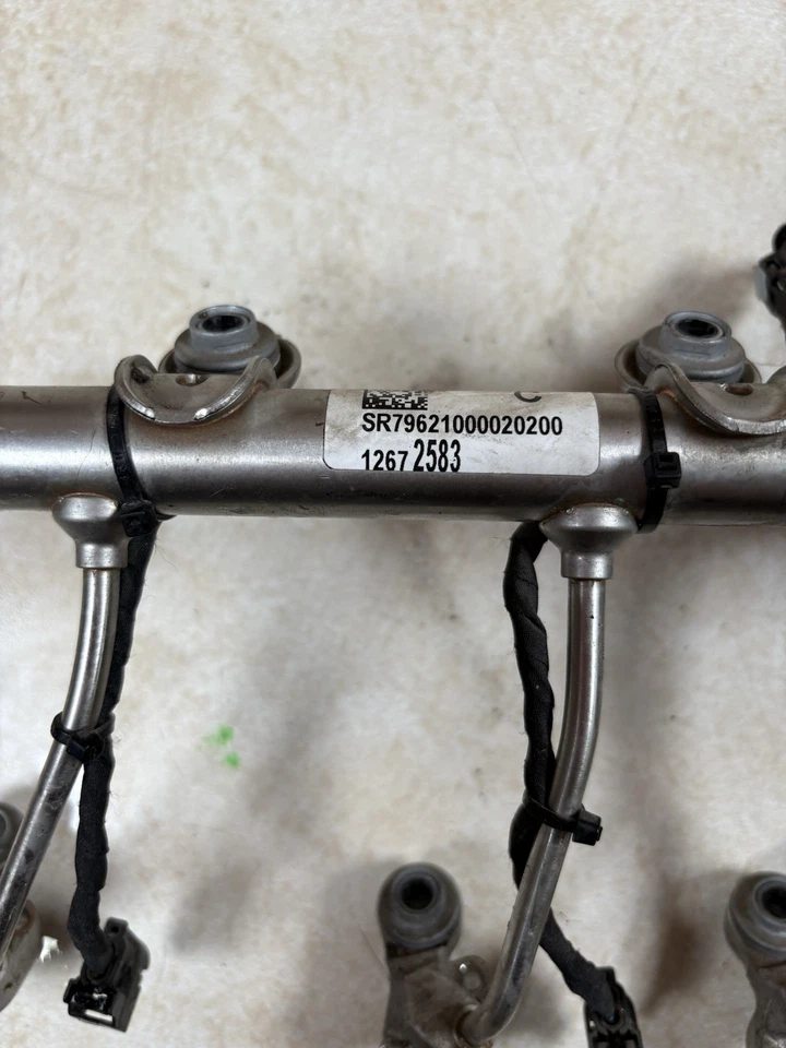 Chevy Cruze 2016-2019 riel de combustible 1,4 L 12684252 (turbo) Foto 3 de 4