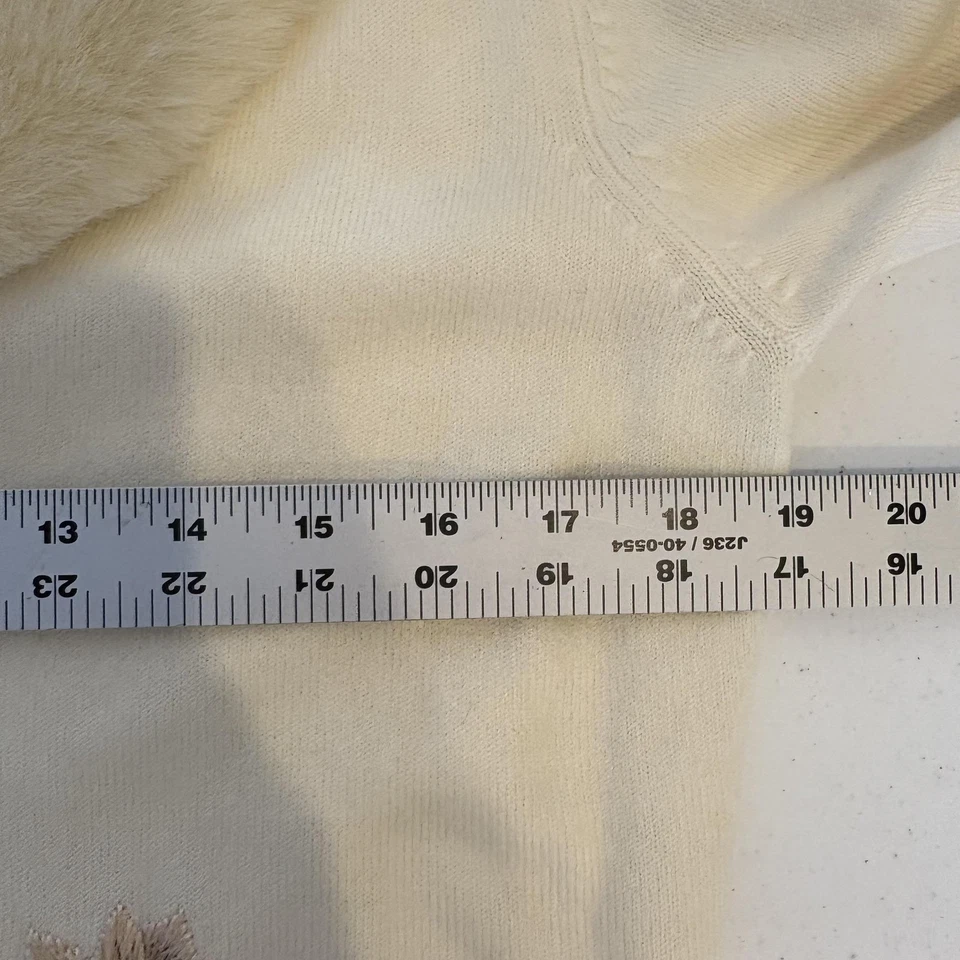 Cárdigan suéter Northern Reflections para mujer pequeño marfil imitación piel cuello floral Foto 3 de 4