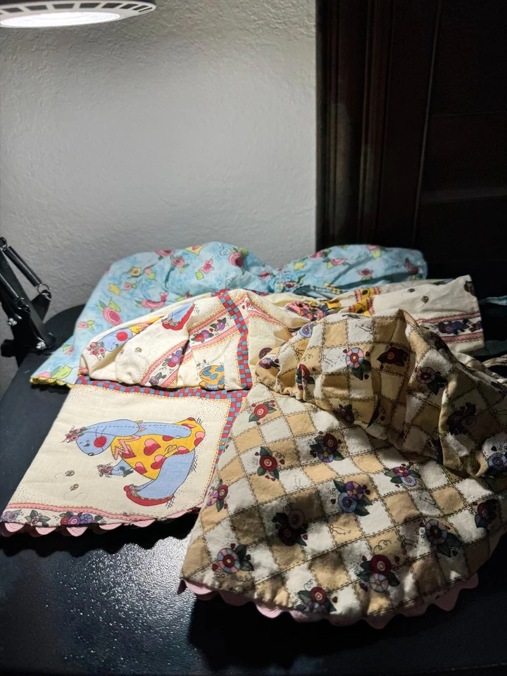 3 Charming Handmade Vintage Pioneer Prairie Bonnets – Calico Costume Sunbonnets - Image 2 of 4