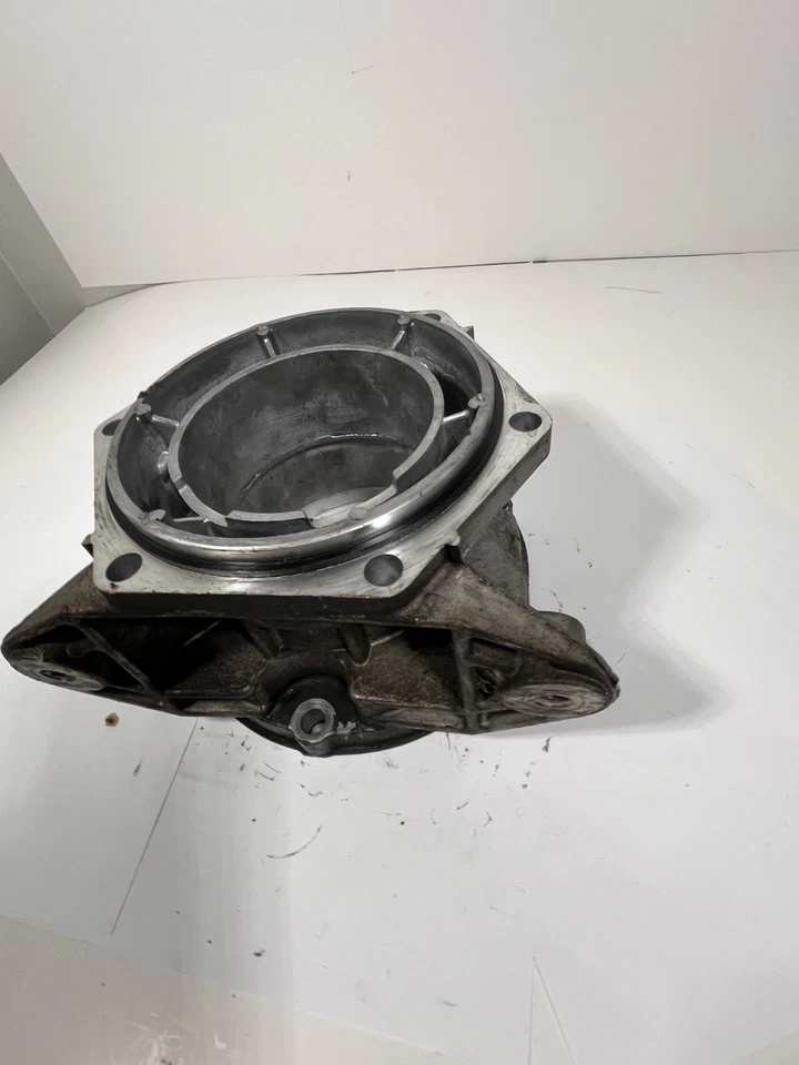 4L60E: Chevy Truck 4x4 Transfer Case Adapter Assembly #15724744 OEM - Image 2 of 4