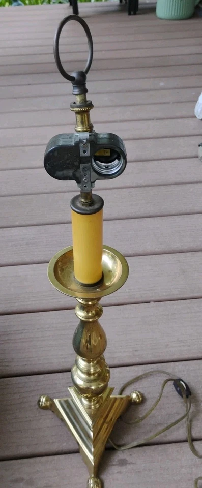 LÁMPARAS VINTAGE DE LATÓN MACIZO; 20" CANDELABRO TORCIDO; ESCRITORIO, MESA, CONSOLA, BUFFET Foto 3 de 3