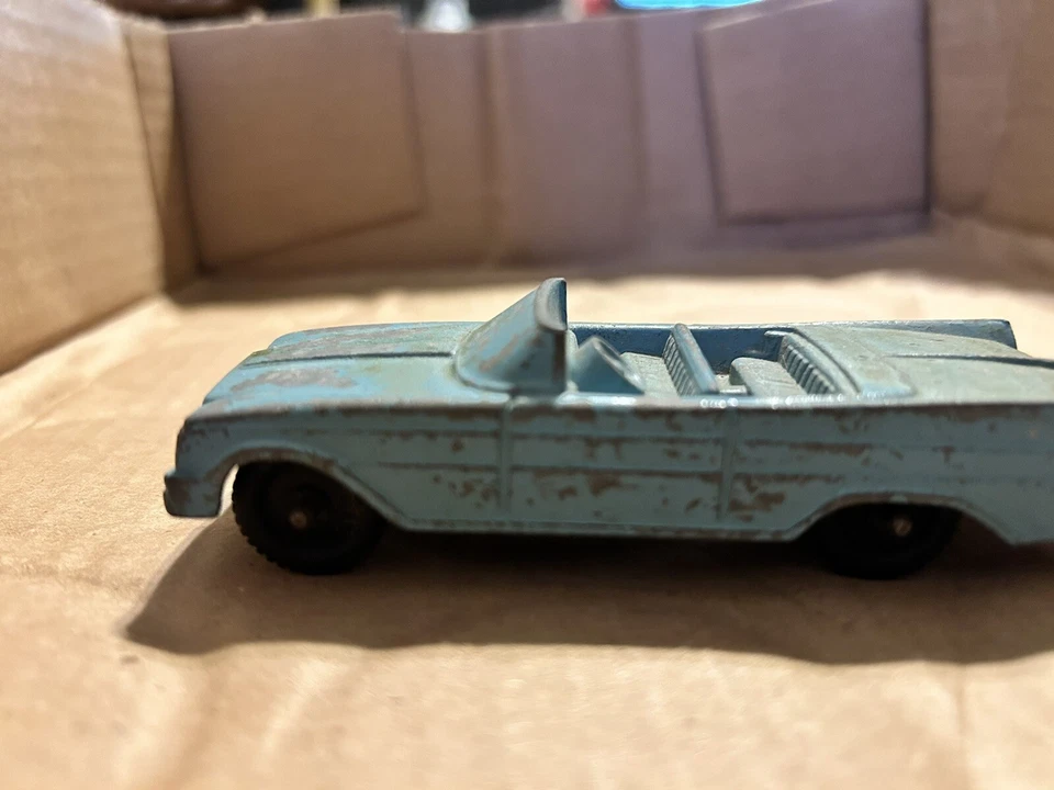 Chrysler convertible vintage TootsieToy 1960 escala 1:46 Foto 3 de 4