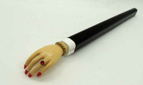 Vintage Ladies Hand Plastic Back Scratcher Red Ring Red Nail Polish Woman's Hand - Foto 1 di 14