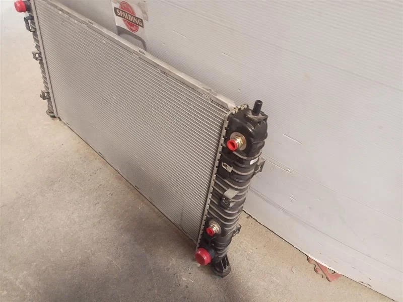 Radiator from 2002 Chevrolet Silverado 1500 5.3L AT 11078334 - Image 2 of 4