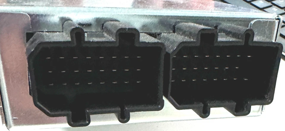 Original VW T5 Steuergerät für ein 2-Wege Radio System Verstärker 7E0035333A - Bild 2 von 2