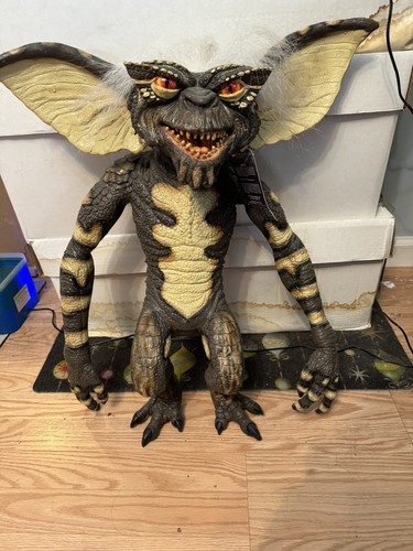 Gremlins Evil Stripe volle Größe Requisite Puppe Trick or Treat Studios - Bild 2 von 7