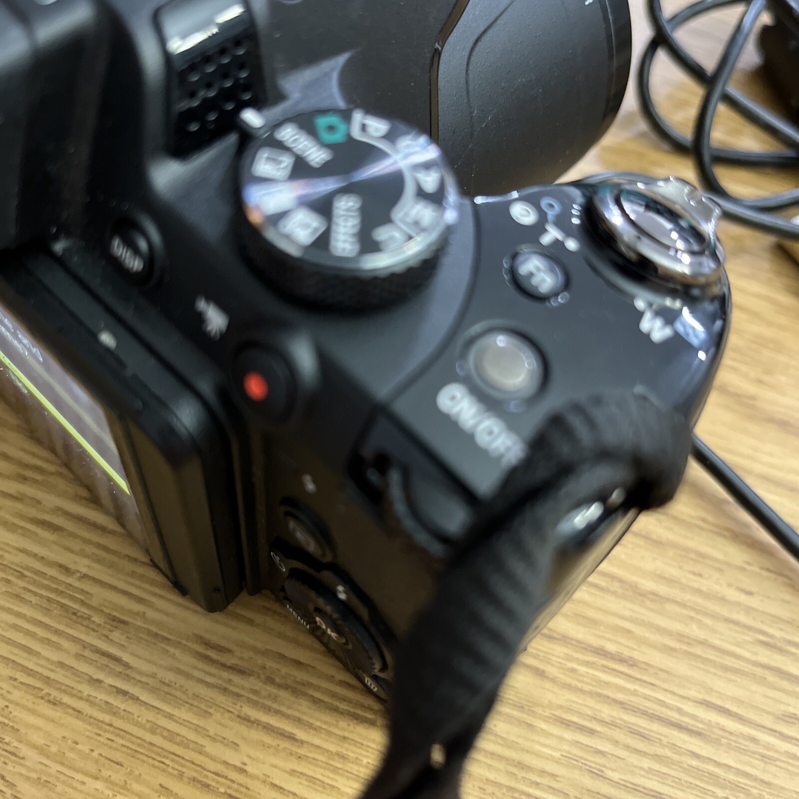 Nikon CoolPix P510 16.1 Digital SLR DSLR Camera 42x Wide Optical Zoom