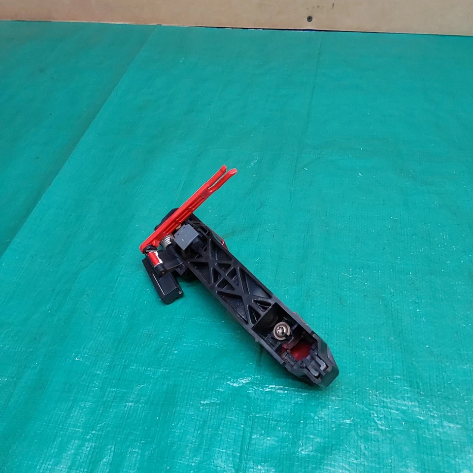 Manija de puerta exterior trasera roja para pasajero Toyota Corolla 2003-2008 OEM Foto 3 de 4