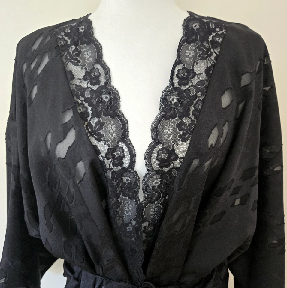 Secret Treasures Robe Womens L Black Lace Sheer Burnout Animal Print Loungewear - Imagem 3 de 4
