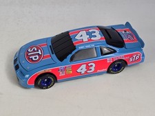 Action Winston Cup Richard Petty STP 43 Bobby Hamilton 1979 Pontiac 1:24 Bank
