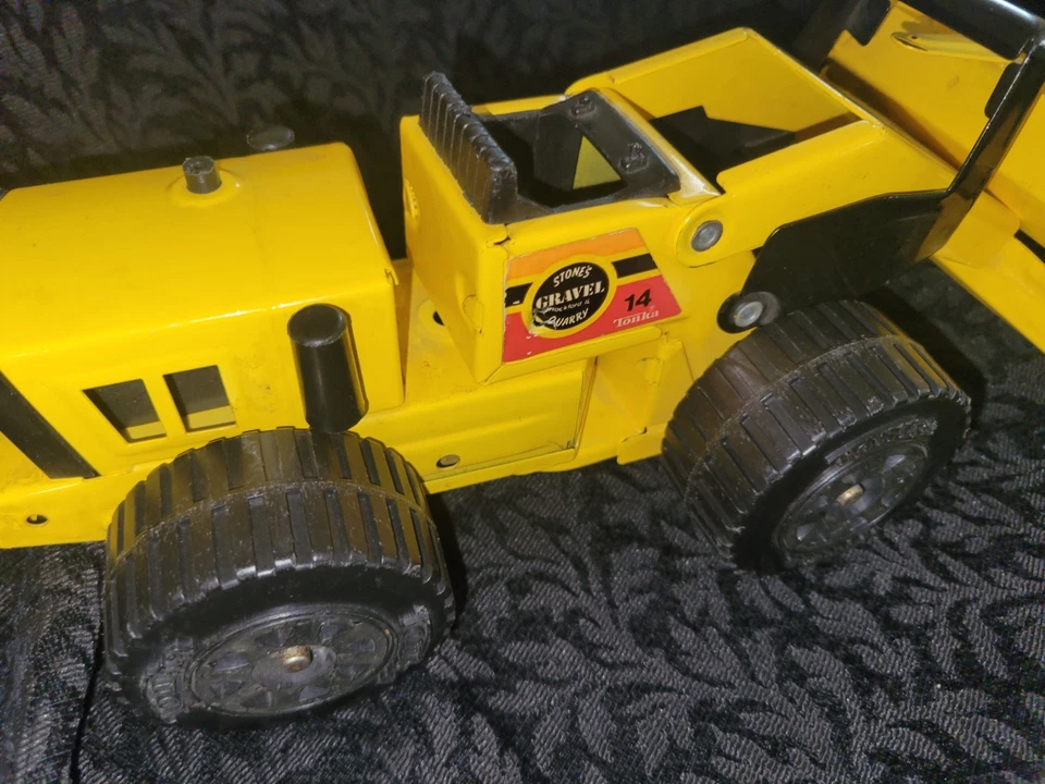 Vintage 1978 Tonka Stone's Gravel Rockford, IL. Quarry Bulldozer Steel Tractor - Image 4 of 4