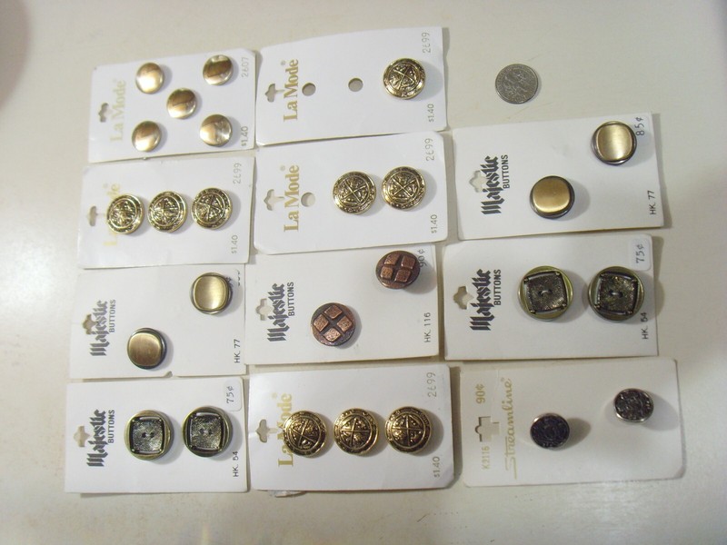 28 vintage assorted buttons collector lot Lamod Majestic Streamline etc 52787
