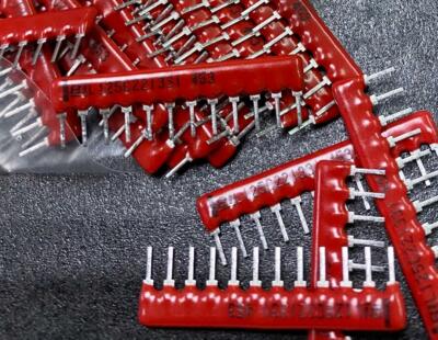 BI TECH L125C221/331 Resistor Networks & Arrays 220 OHM 12 PIN 2% NEW Qty.10