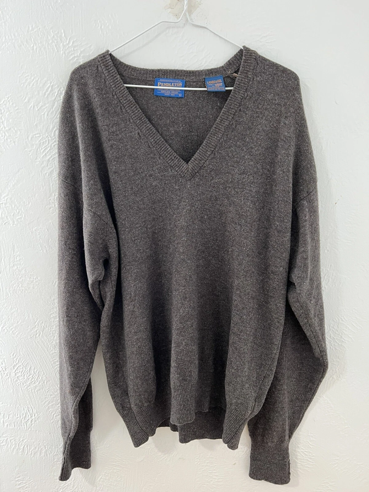 PENDLETON Vintage Men’s Pure Lambswool Brown V-Neck Sweater Size Large USA Made