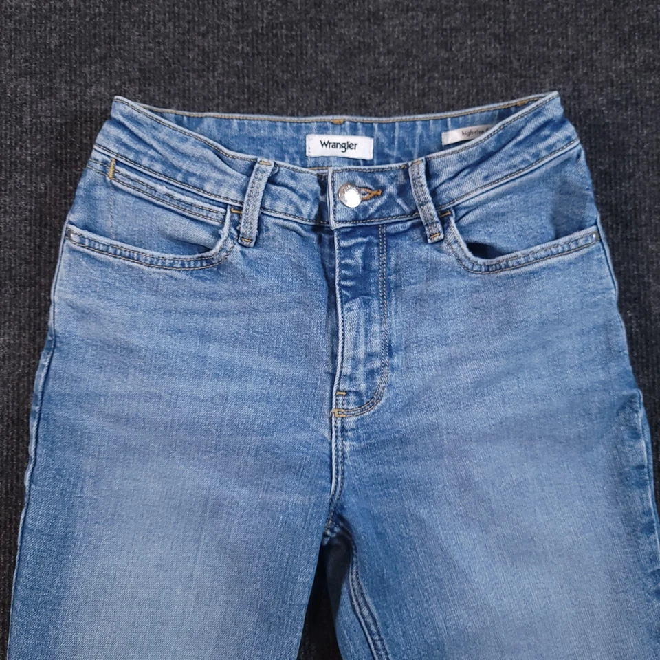 Pantalones de mezclilla elásticos Wrangler tiro alto acampanados lavado claro talla 24x34 Foto 3 de 4