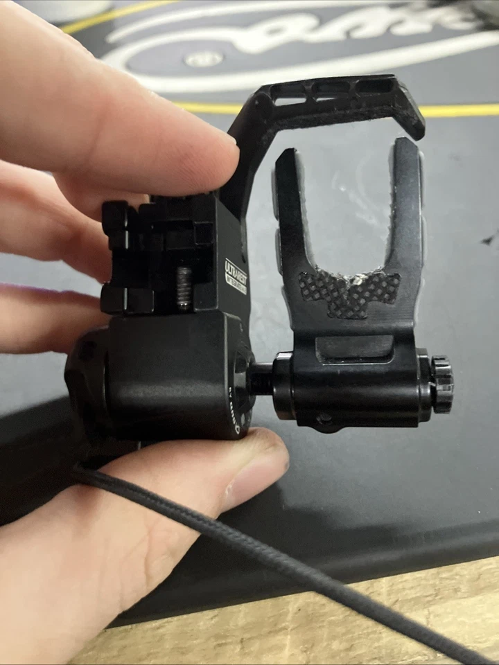Mathews Ultrarest Integrate MX 2 QAD- Black - Bow Rest- Right Handed Integrated - Image 3 of 4