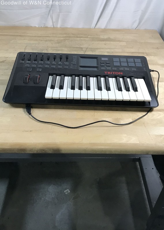 Korg Triton Taktile-25 USB MIDI Controller Keyboard Synthesizer 25-Key Black