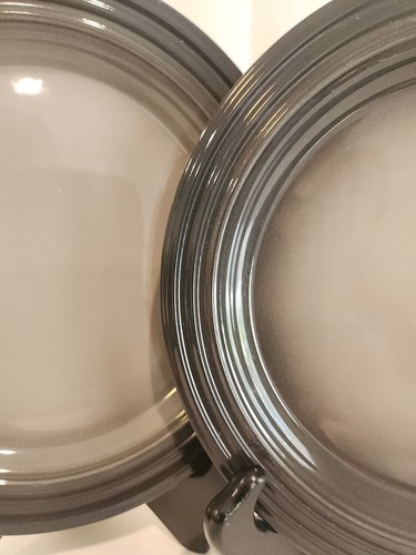 Le Creuset Set of 2 FLINT Gray Vancouver Salad Plates 8.5 wide Seconds NWT - Picture 4 of 7