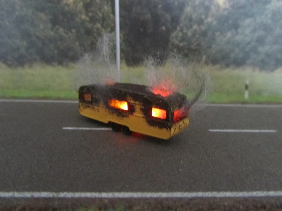 Spur N Wohnwagen Vollbrand Gelb LED 12-16V Feuerwehr Polizei Camping 1:160 #3 - Bild 3 von 4