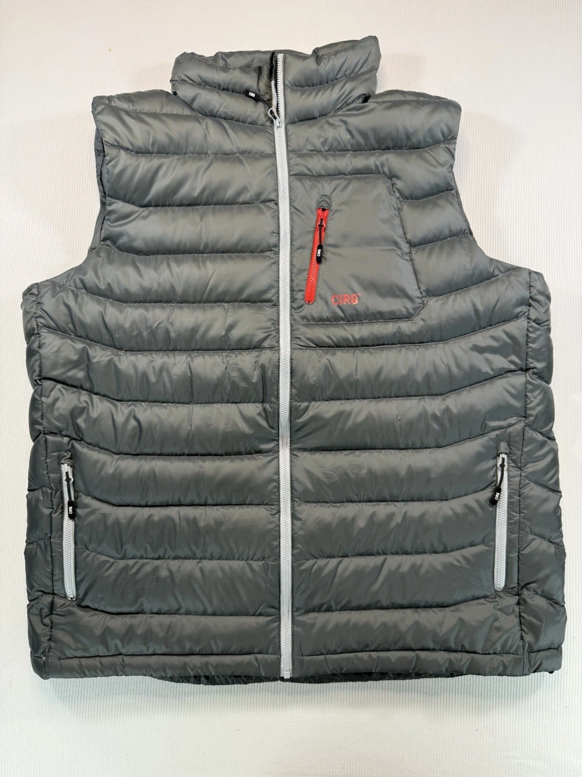 CIRQ Charcoal Gray Goose Down Puffer Vest Men’s XL Full Zip Red Accent