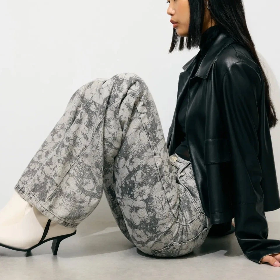 Pantalones de mezclilla Moschino gris láser flor pierna ancha TALLA 29 logotipo largo tiro alto $430 Foto 2 de 4