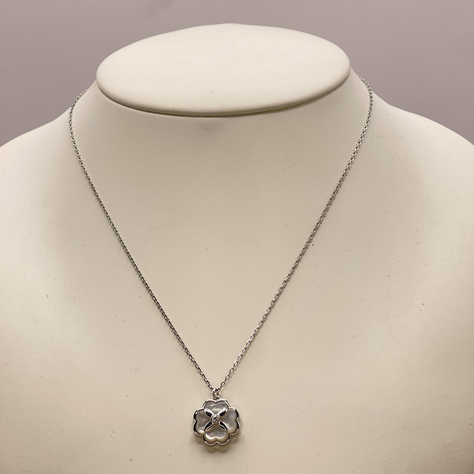 Kate Spade Womens Heritage Bloom Pendant Necklace Rhodium Plated 16