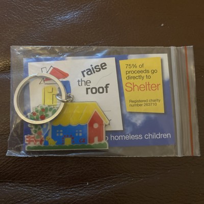 Schlüsselanhänger Cath Kidston Shelter Raise the Roof Charity-Kampagne