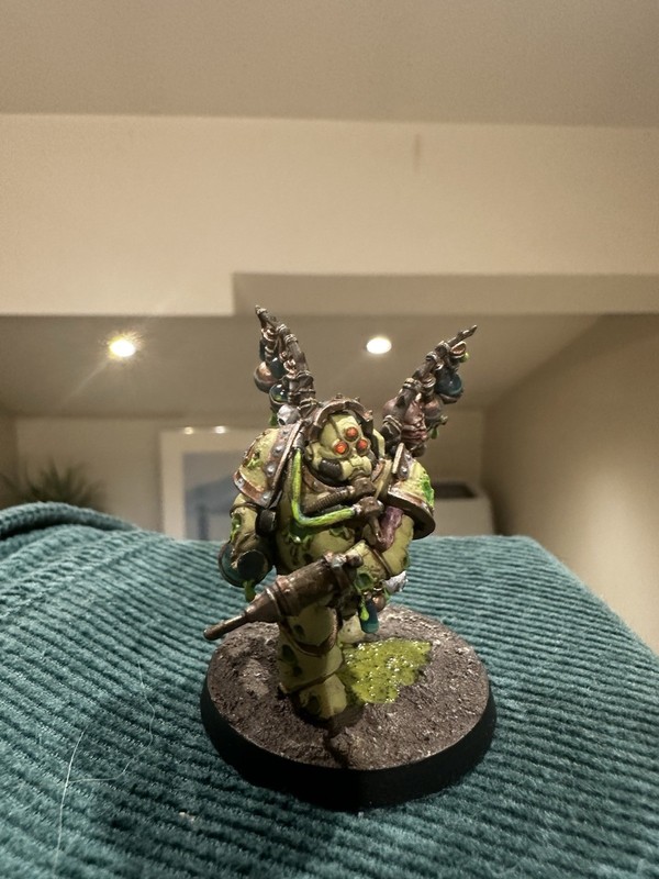 Biologus Putrifier Death Guard Warhammer 40k Miniature painted