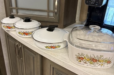 CORNING WARE Spice of Life 8 Pcs Set. 5 Lt Roaster & 3 Enamelware Pans All W Lid