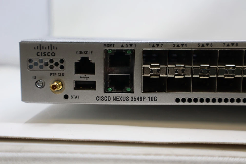 Conmutador de red Cisco Nexus 3548P-10G - Usado - Probado - Estado grado C Foto 2 de 4
