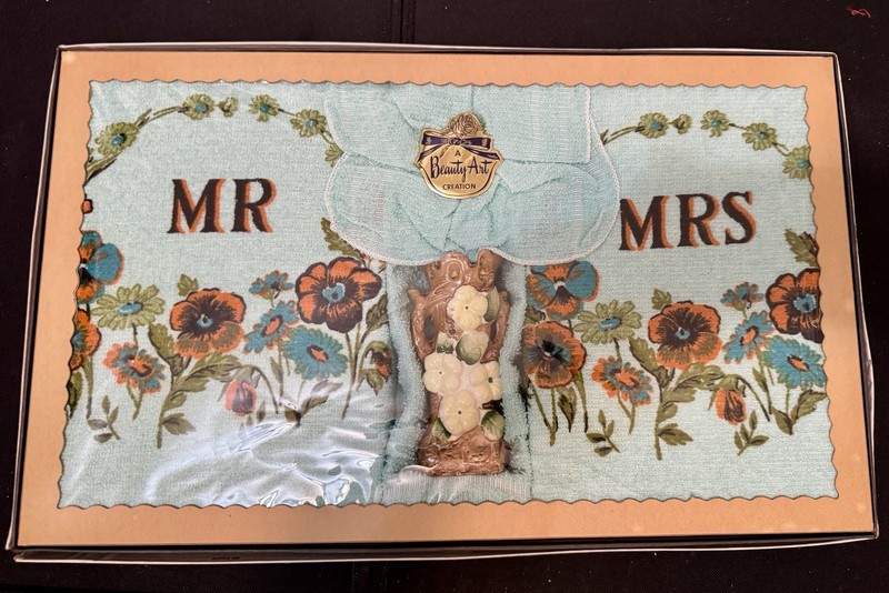 Vintage 1950's Cannon Mr & Mrs Boxed Towel Set New. Decorative Gift Ensemble