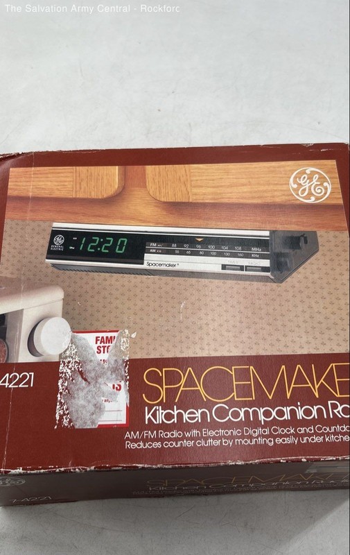Vintage GE Model 7-4221 Space Maker Kitchen Companion AM/FM Clock Radio