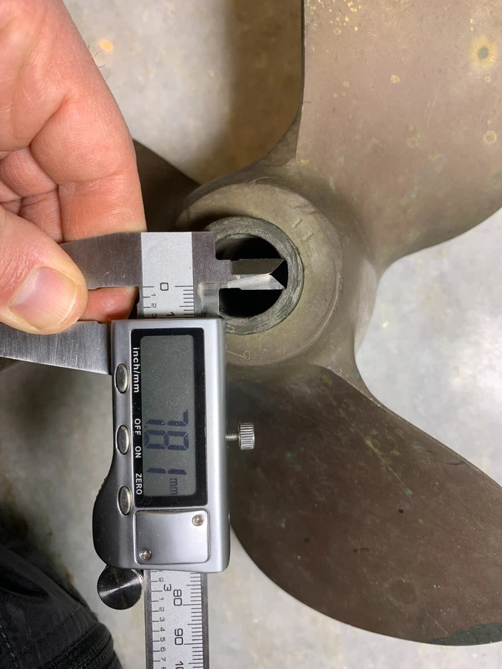 Hélice marina antigua para barco de latón para diestros 92 111M tres accesorios de 3 hélices Foto 4 de 4