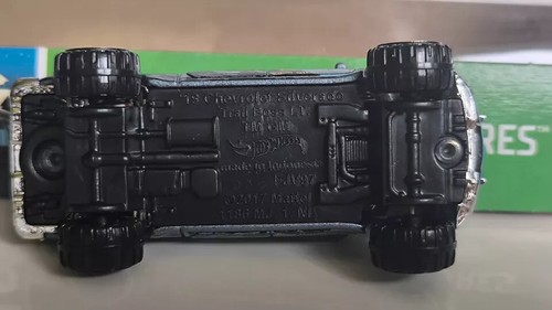 19 CHEVROLET SILVERADO TRAIL BOSS LT HW REMOTE ADVENTURE Hot Wheels Basic Loose - Picture 3 of 3