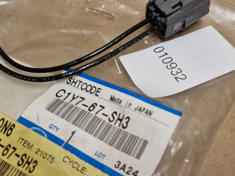 Mazda CX-5 ND CX-9 TC Ambient Air Temperature Sensor Connector C1Y767SH3 Genuine - Image 2 of 4