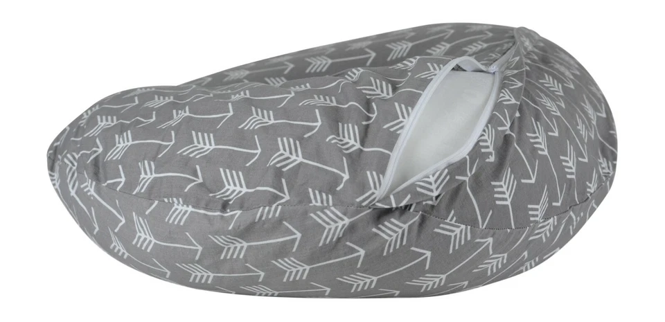 Capa de travesseiro de enfermagem de algodão | Estampa de flecha cinza | Presente para chá de bebê Adorology - Imagem 4 de 4