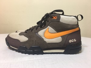 bota nike masculino marrom