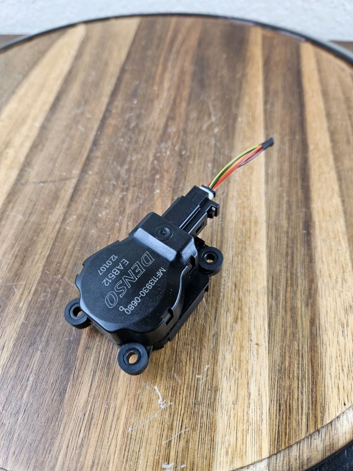 Land-Rover Range Rover Sport 2007 Heater Vent Flap Control Actuator OEM - Image 2 of 3