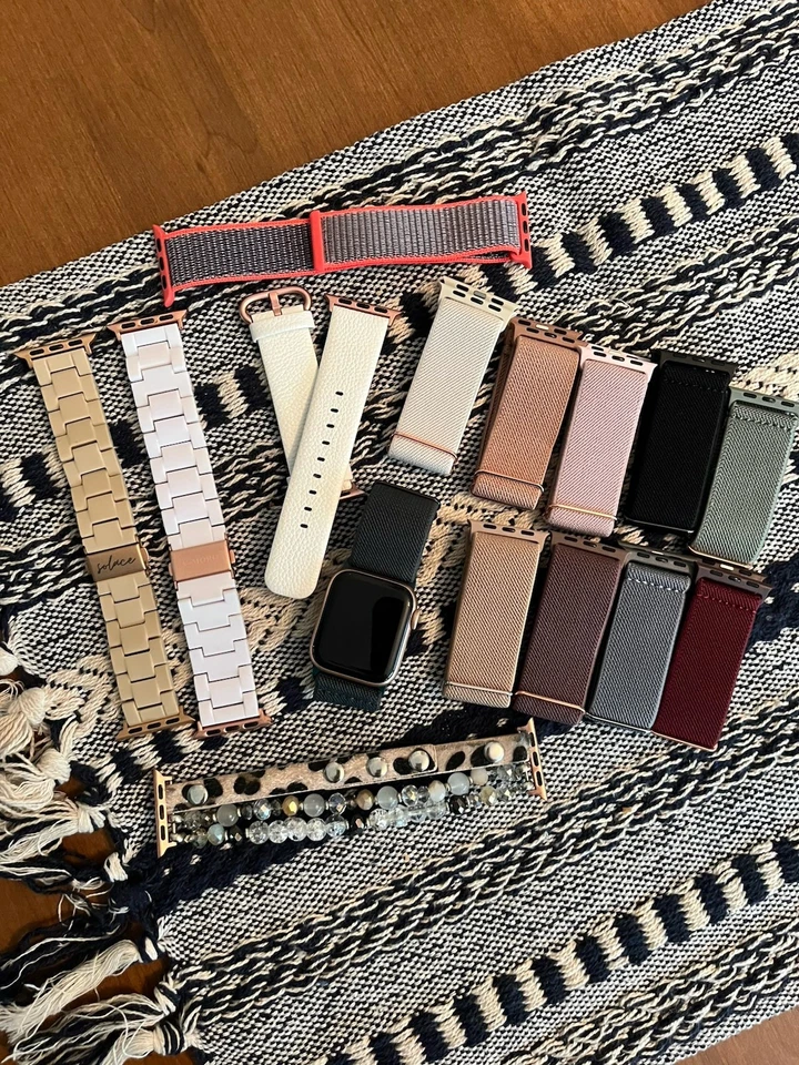 Apple Watch Series 4 40 mm Gold Aluminum Case with Multiple Bands! - Image 2 of 4