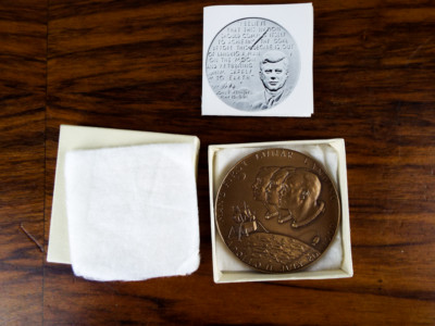 Vintage Apollo 11 Man's First Lunar Landing Commemorative Bronze Medallion l Box
