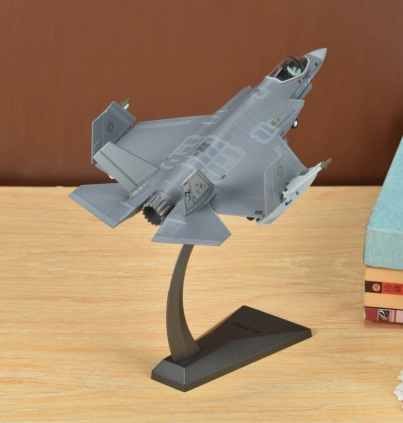 AF1 1/72 US F-35C Lockheed Martin Lightning II VFA-101 "Grim Reapers", CAG Bird - Image 4 of 4