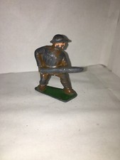 Vintage Manoil Barclay Dimestore Toy Soldier Holding Artillery Shell Feeder