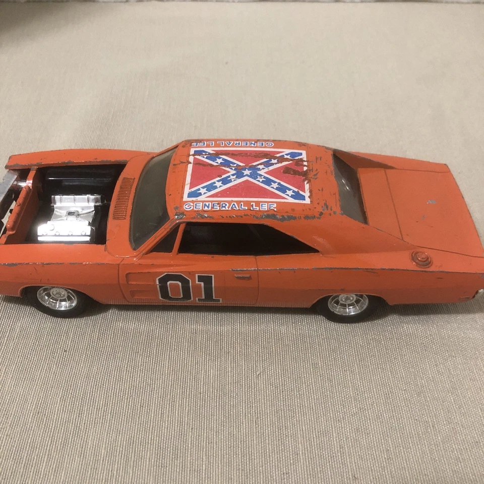 VTG ERTL 1981 DUKES oF HAZZARD GENERAL LEE 1969 CHARGER . No Hood - Image 2 of 4