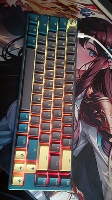 Ducky one 3 sf daybreak keyboard with a free desk pad, read description.