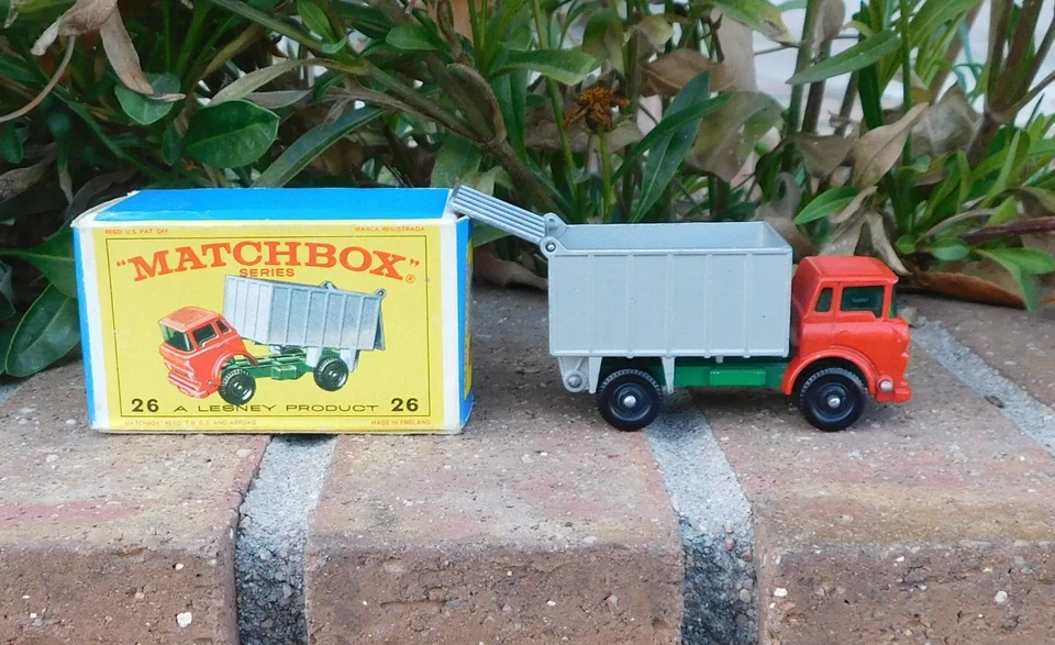 Lesney '68 GMC Tipper Truck Totally Mint. Original E4 Box Near Mint - Image 4 of 4