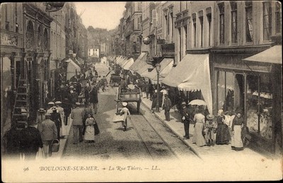 Ak Boulogne sur Mer Pas de Calais, La Rue Thiers - 3938850
